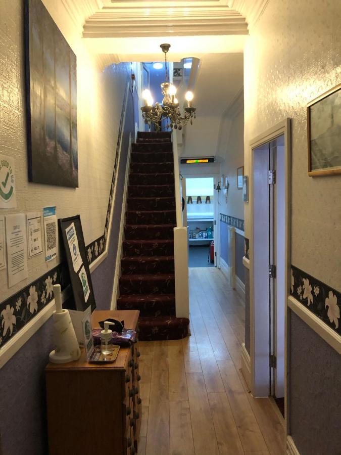 Ultimate Family Guest House Blackpool Esterno foto