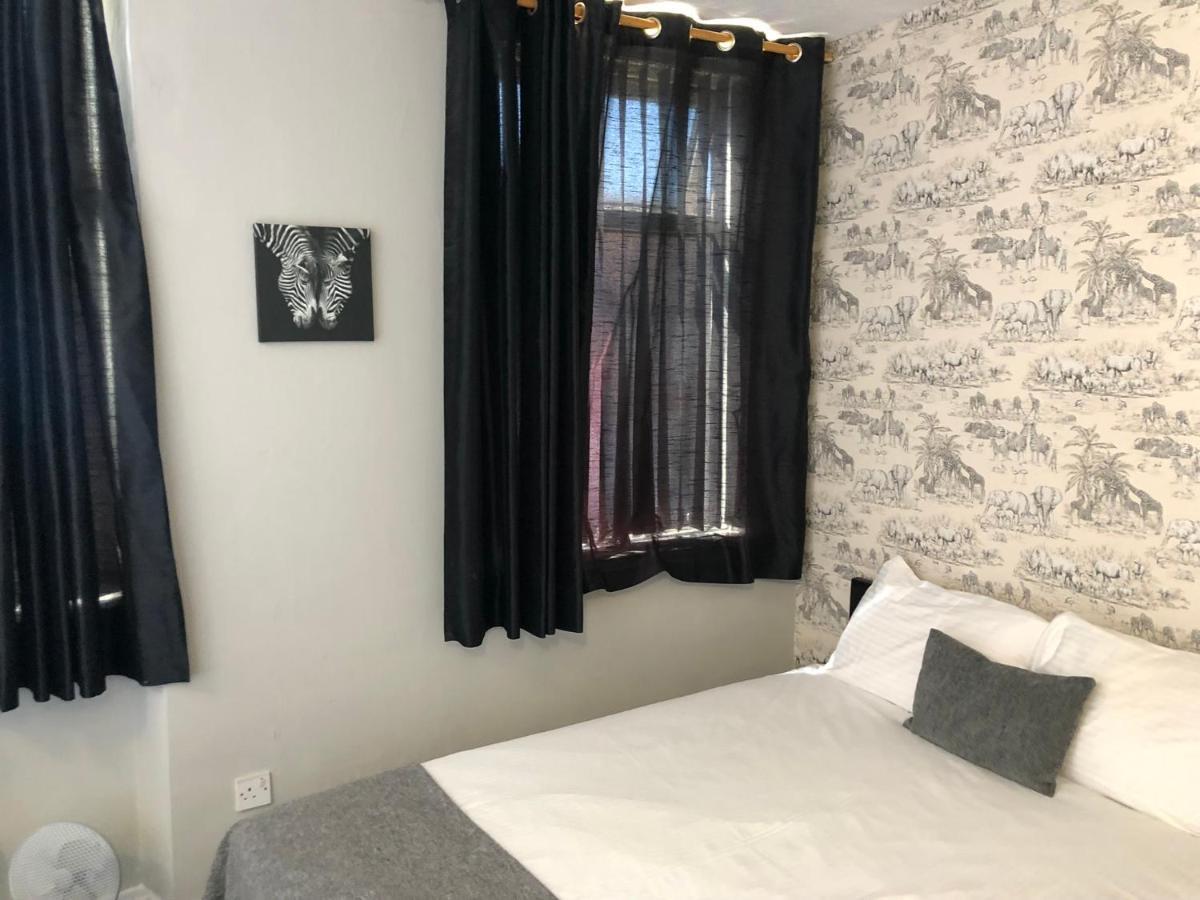 Ultimate Family Guest House Blackpool Esterno foto