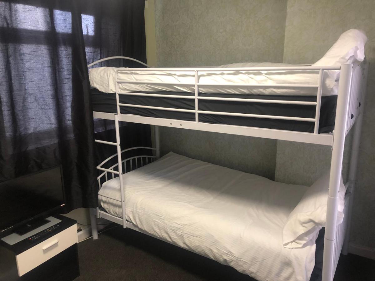 Ultimate Family Guest House Blackpool Esterno foto